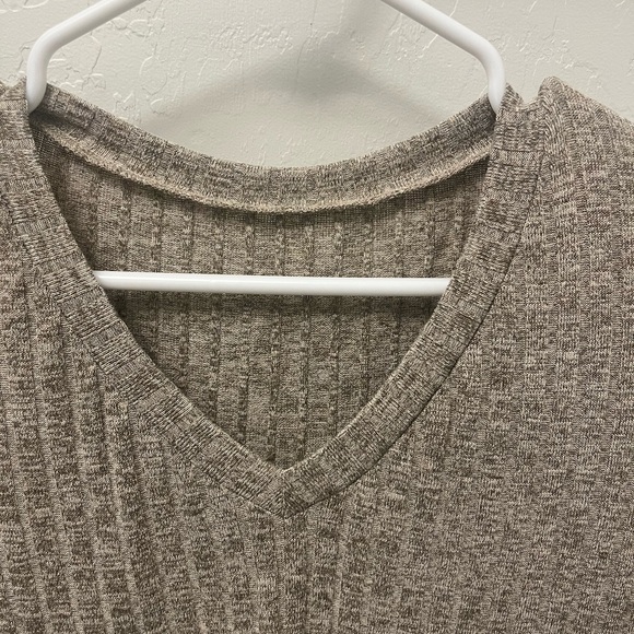 TILLYS long sleeve - Picture 4 of 4